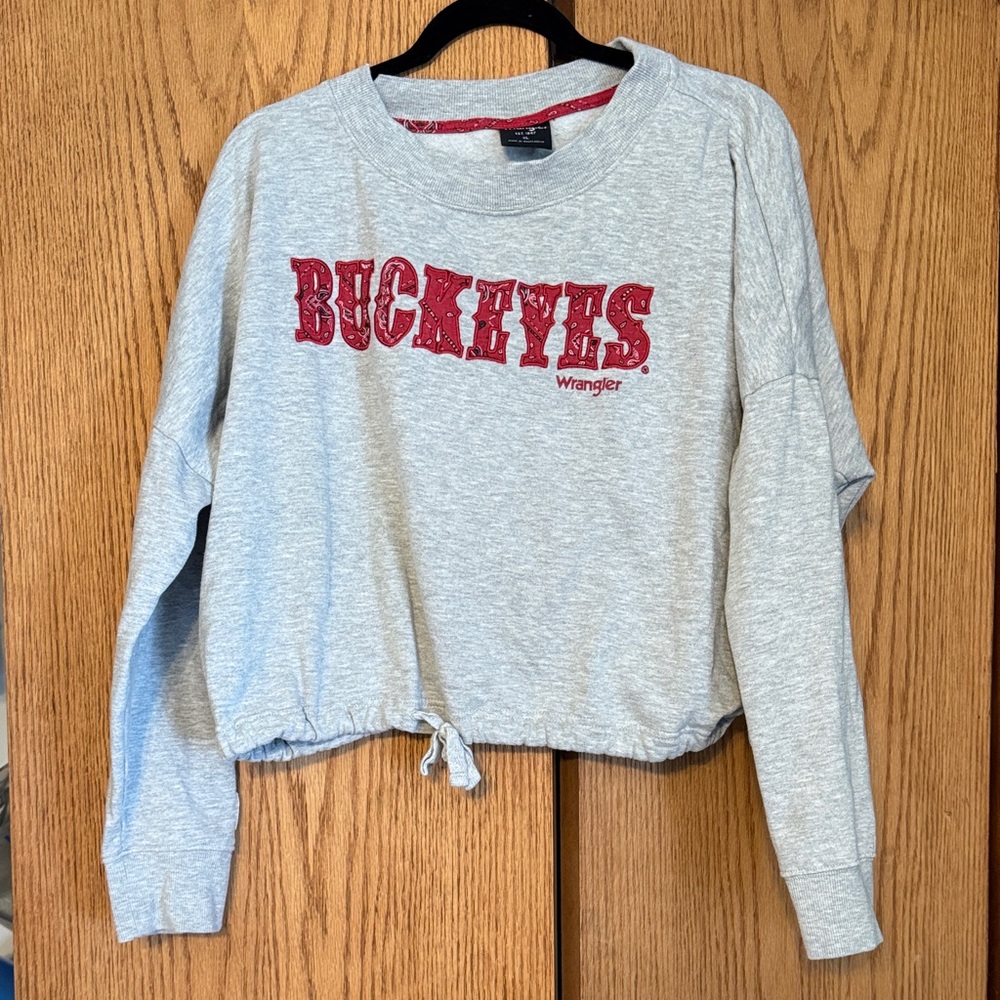 Wrangler Light Gray Cropped Sweatshirt with Red Buckeyes Graphic
